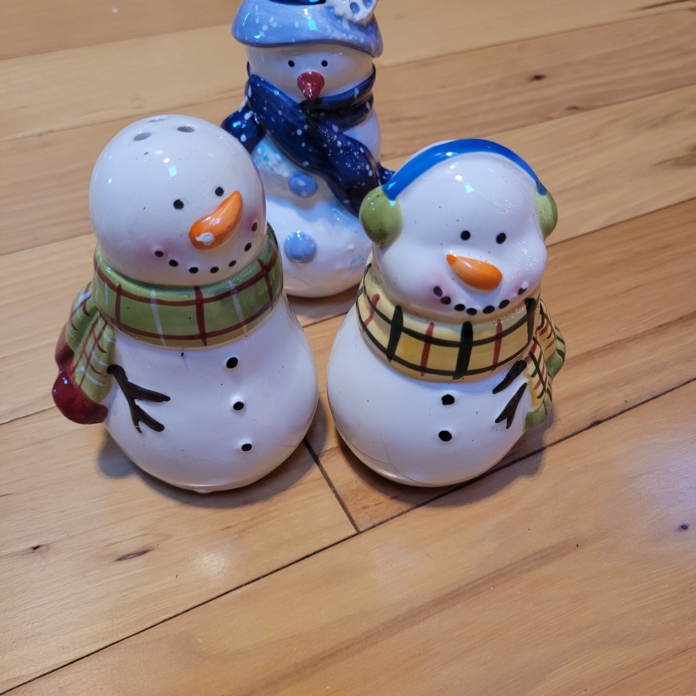 Charming Snowman Figurine Set - White and Blue